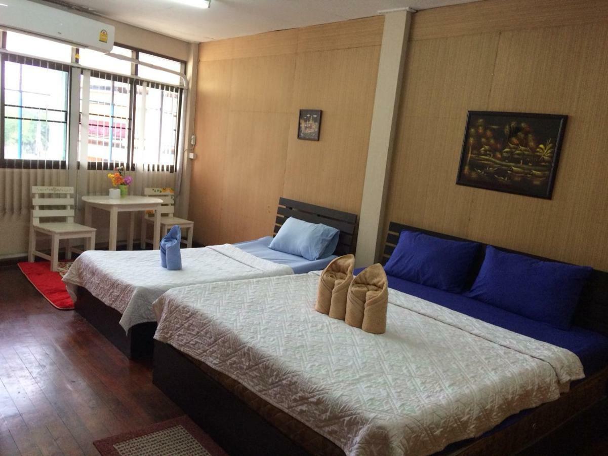 Changphuakgate Guesthouse Chiang Mai Exteriör bild