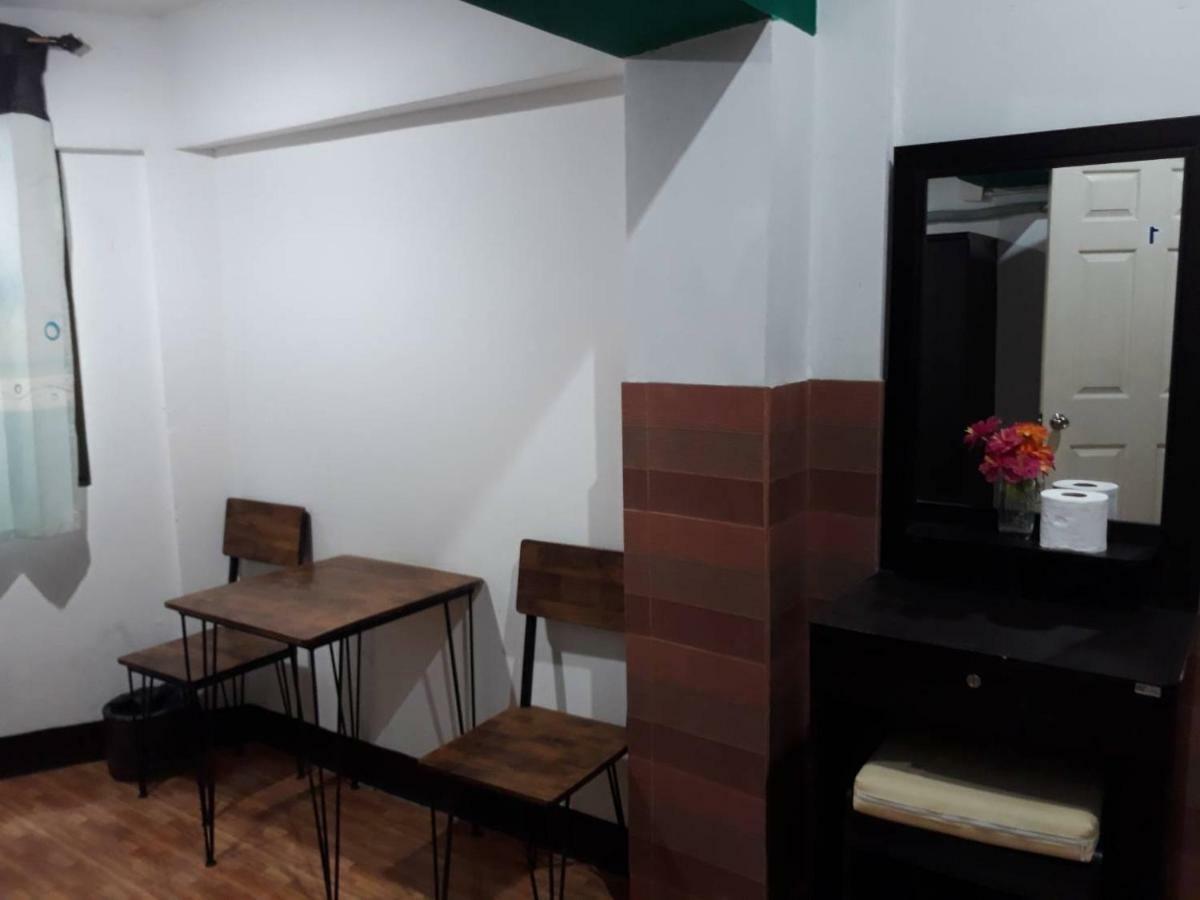 Changphuakgate Guesthouse Chiang Mai Exteriör bild