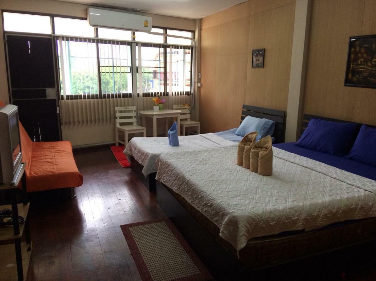 Changphuakgate Guesthouse Chiang Mai Exteriör bild
