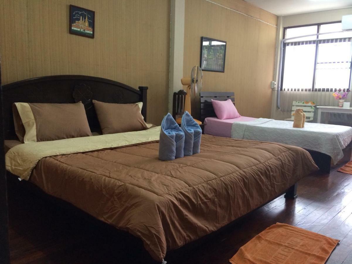 Changphuakgate Guesthouse Chiang Mai Exteriör bild