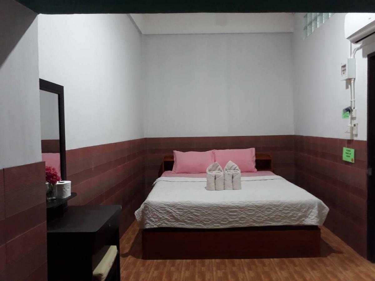 Changphuakgate Guesthouse Chiang Mai Exteriör bild
