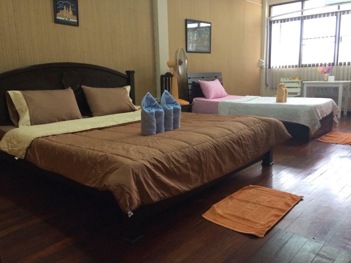 Changphuakgate Guesthouse Chiang Mai Exteriör bild