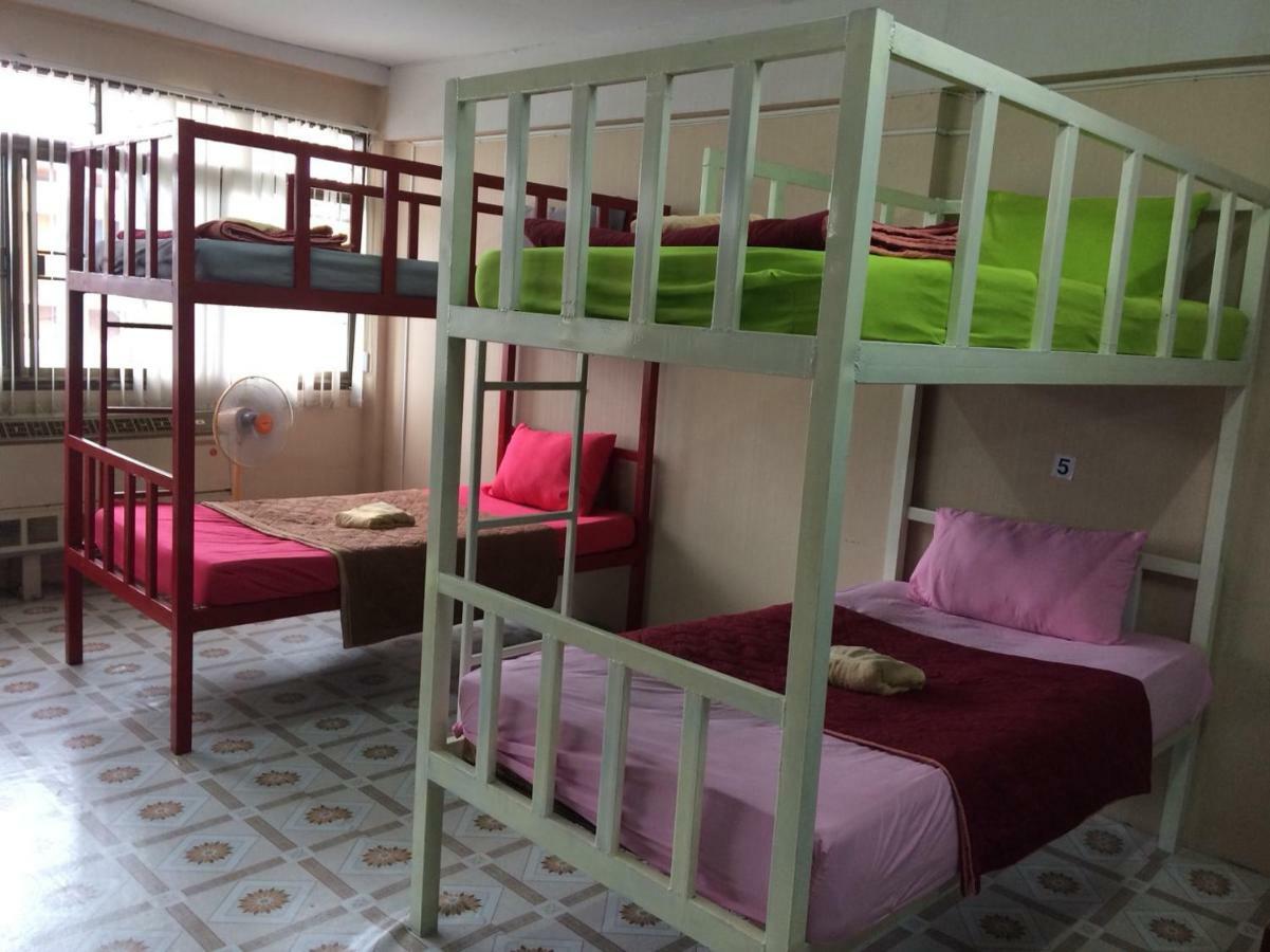 Changphuakgate Guesthouse Chiang Mai Exteriör bild