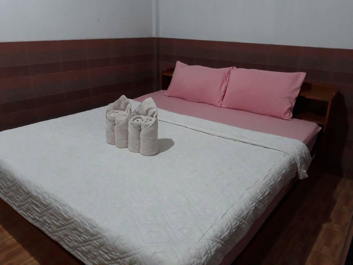 Changphuakgate Guesthouse Chiang Mai Exteriör bild