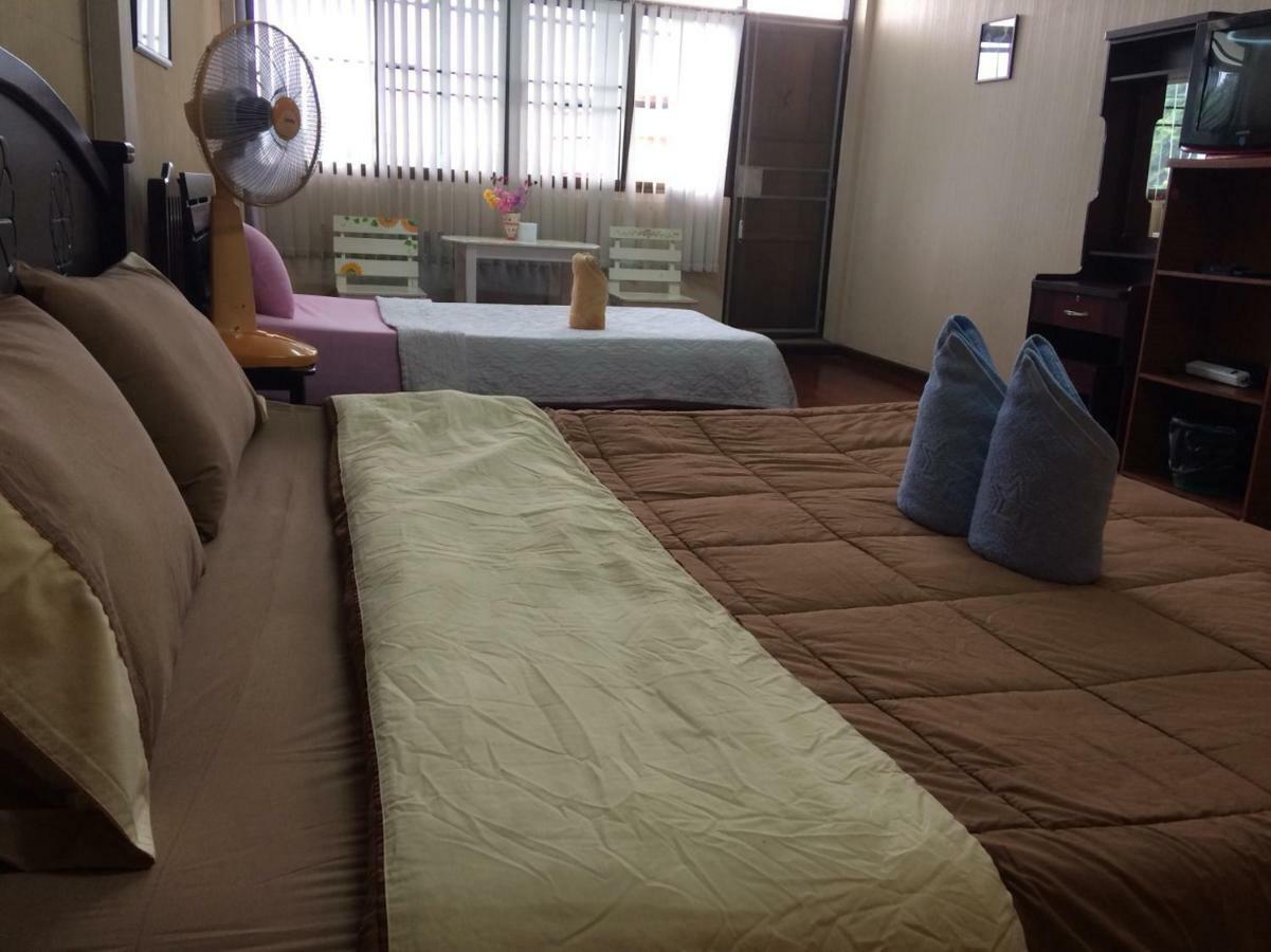 Changphuakgate Guesthouse Chiang Mai Exteriör bild